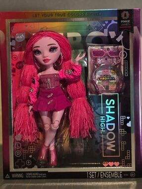 Rainbow High/Shadow High Pinkie James Doll